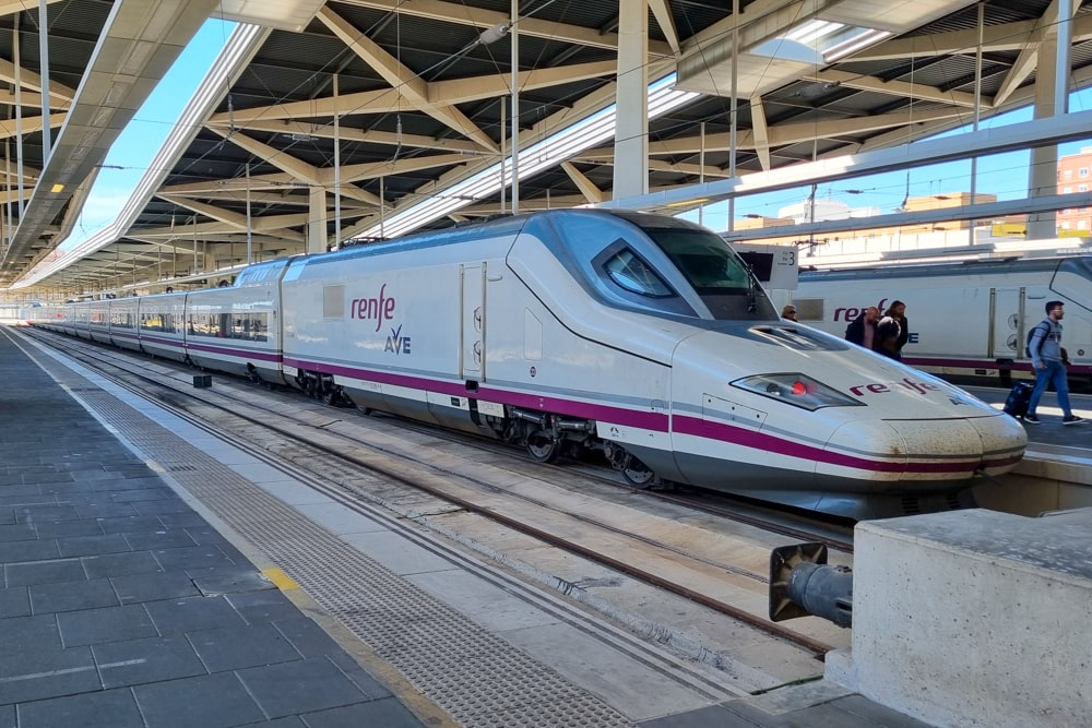 There are several types of transport cards available in Spain, each catering to different regions and needs. Below are some of the most popular options: