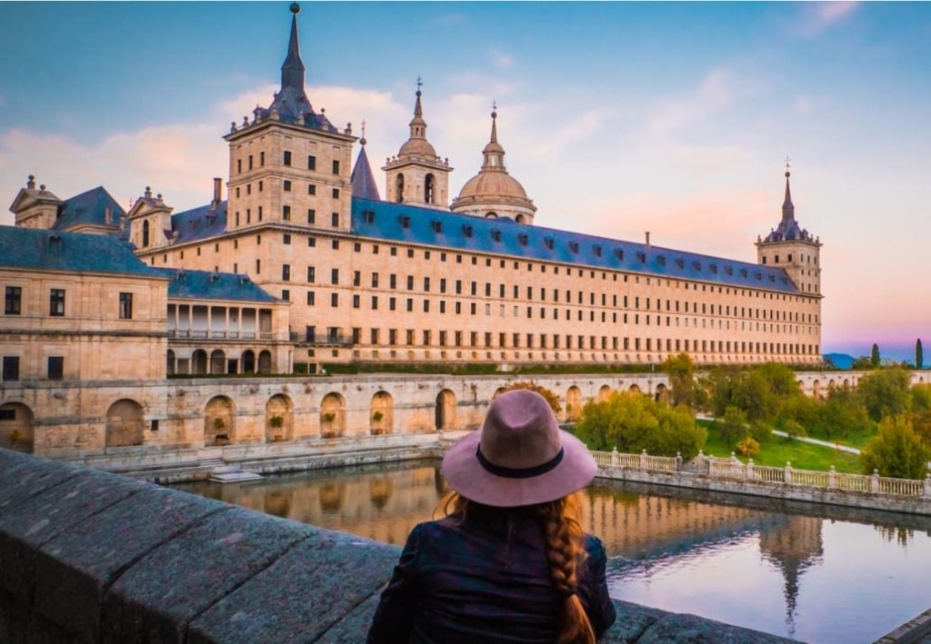 Spain is home to many iconic landmarks, such as the Alhambra, Sagrada Familia, and the Prado Museum. While these are must-visit sites, tickets can be expensive, and buying them at the gate often means paying the highest price. Budget Mistakes in Spain