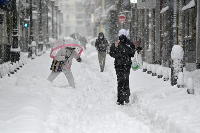 Winter in Spain offers a unique experience, especially for those looking to avoid the tourist crowds and high prices of the summer. While the weather in northern and inland Spain can be cold, the southern regions and the Canary Islands remain mild, making winter an attractive time for sun-seekers and budget travelers.