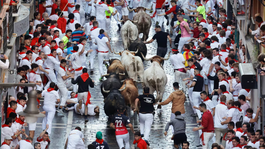 San Fermín, held in July in the city of Pamplona, is best known for its running of the bulls, or "encierro." Every morning during the festival, participants run through the city’s streets ahead of a group of charging bulls.