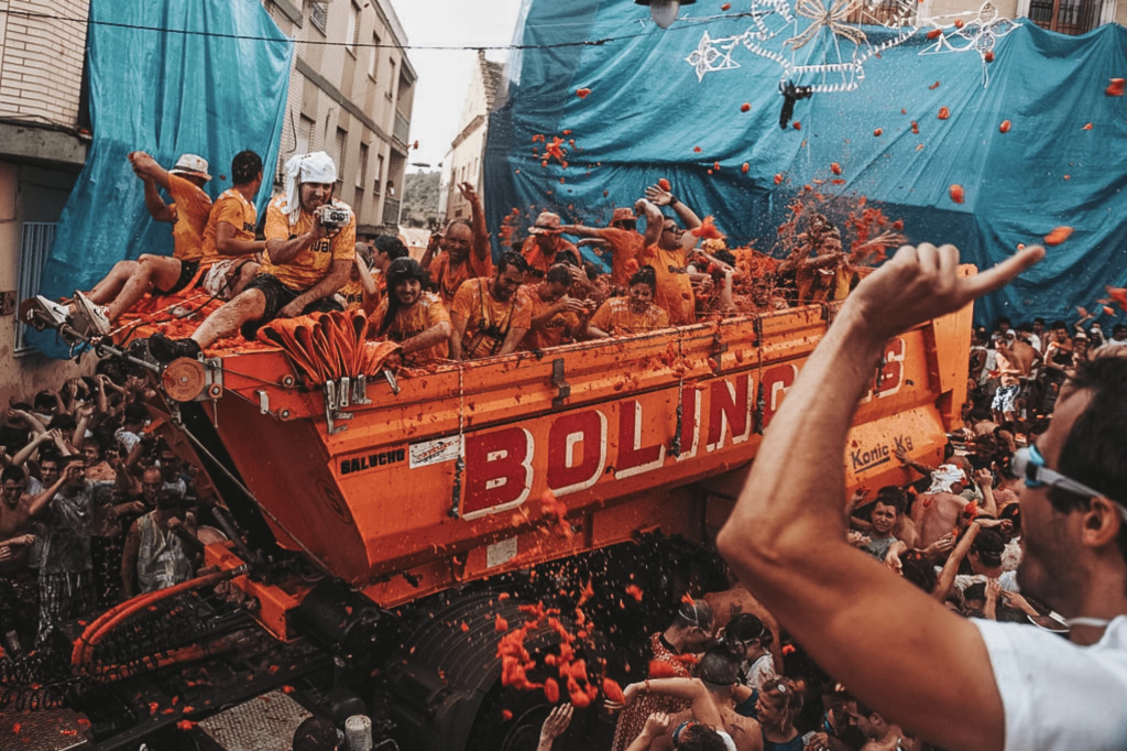 La Tomatina festival dates back to 1945, when, as the story goes, a group of young people decided to take part in a local parade in Buñol. As they passed through the streets, they started a spontaneous brawl near a vegetable stand