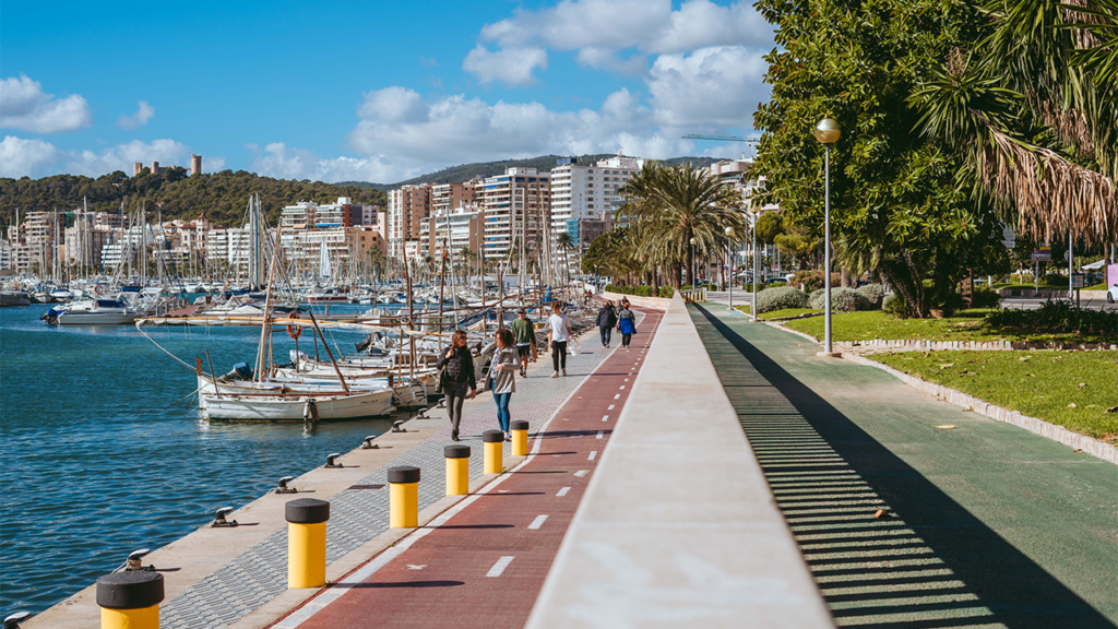 Palma’s Paseo Marítimo is a long promenade that stretches along the seafront, offering fantastic views of the harbor and the Mediterranean. It’s a popular spot for both locals and tourists to take a leisurely walk,